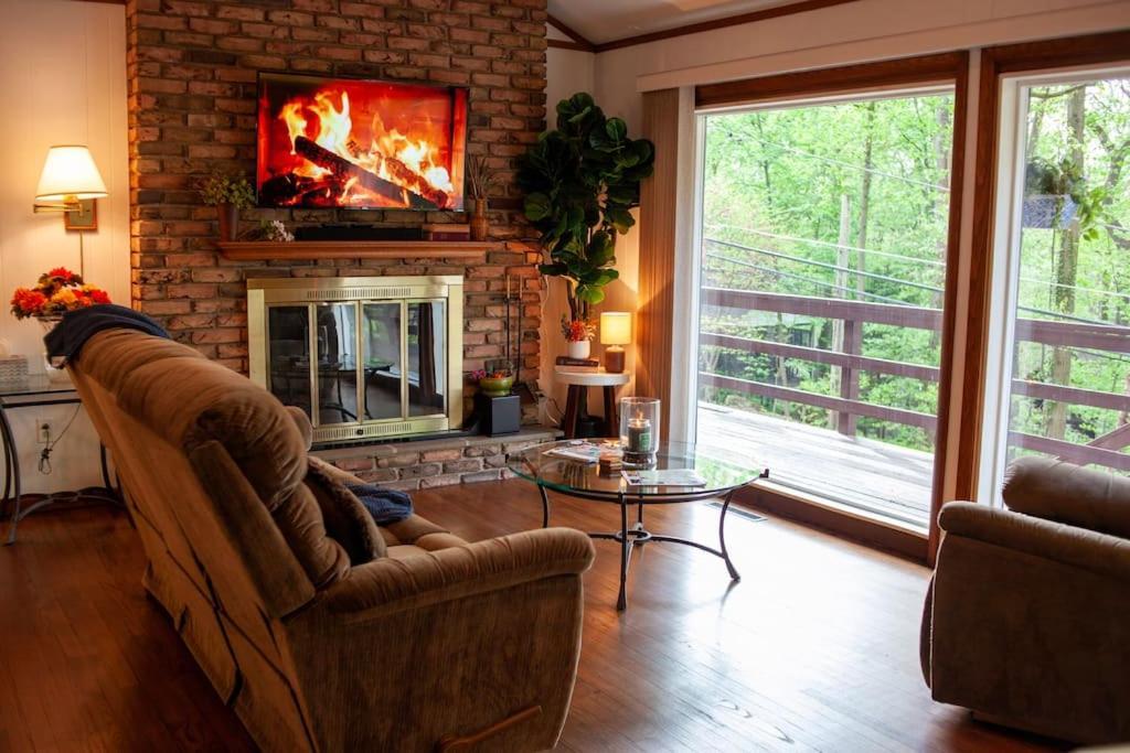 Modern Cabin With Hot Tub Grill Lake Beach Wineries Hiking Fishing And Hershey Park Family And Pet Friendly Superhosts On Ab&B Mount Gretna Экстерьер фото