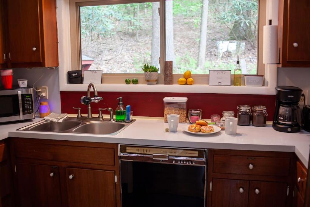 Modern Cabin With Hot Tub Grill Lake Beach Wineries Hiking Fishing And Hershey Park Family And Pet Friendly Superhosts On Ab&B Mount Gretna Экстерьер фото