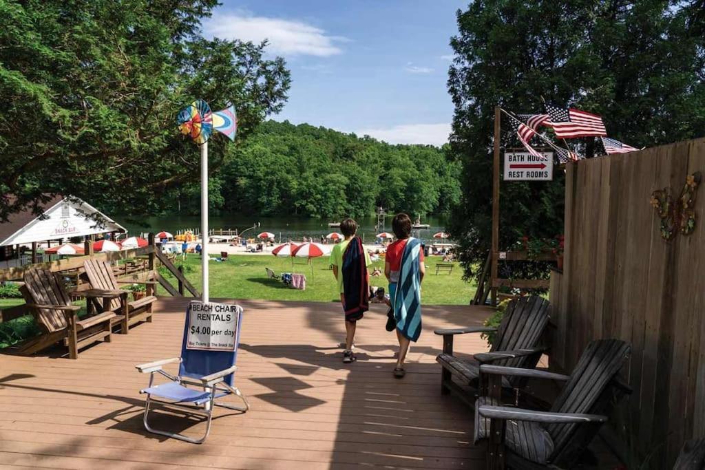 Modern Cabin With Hot Tub Grill Lake Beach Wineries Hiking Fishing And Hershey Park Family And Pet Friendly Superhosts On Ab&B Mount Gretna Экстерьер фото